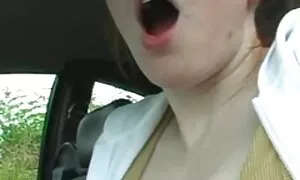 Mature maman baise les doigts dans la salle de film x lesbienne francais bain