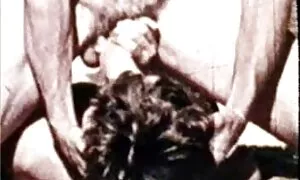 Esclave du désert meilleur du porno français frotté avec de la cire et forcé de sperme