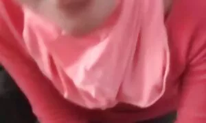 Fille blonde stimule la bite avec la film porno français gratuit main